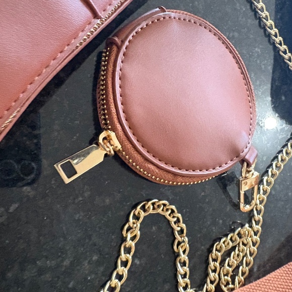 COGNAC CROSSBODY WITH COIN PURSE - Picture 5 of 15